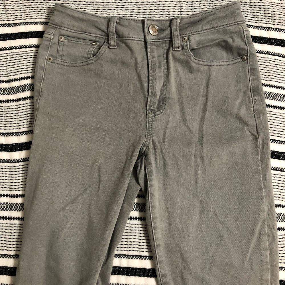 womens light grey american eagle jeans